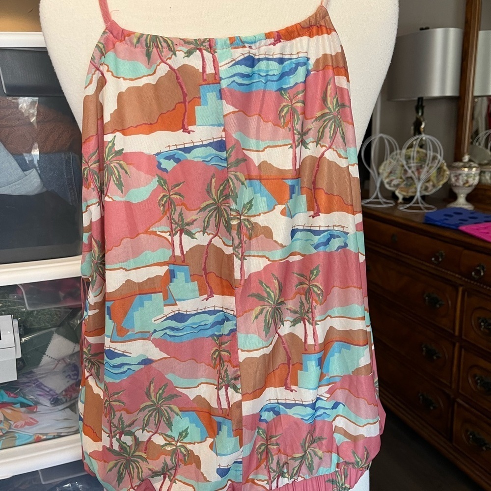 Sleeveless Top - Picture 5 of 5